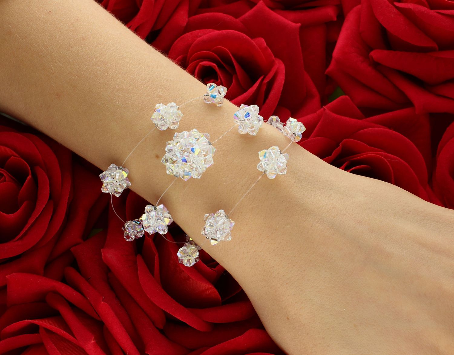 Bransoletka damska Ślubna z kryształkami Swarovski BR 388-1. Biżuteria na ślub. Delikatna bransoletka ślubna. Ślubna biżuteria z perełkami. Bransoletka na prezent.1.jpg